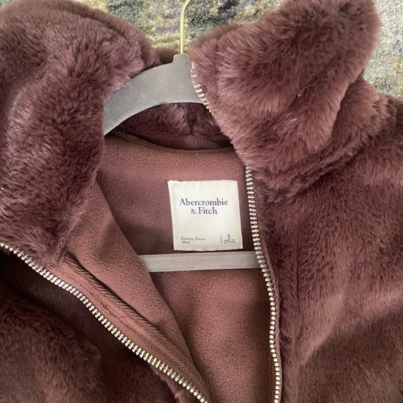 Abercrombie & Fitch Dark Brown Faux Fur Quarter Zip - Picture 2 of 3